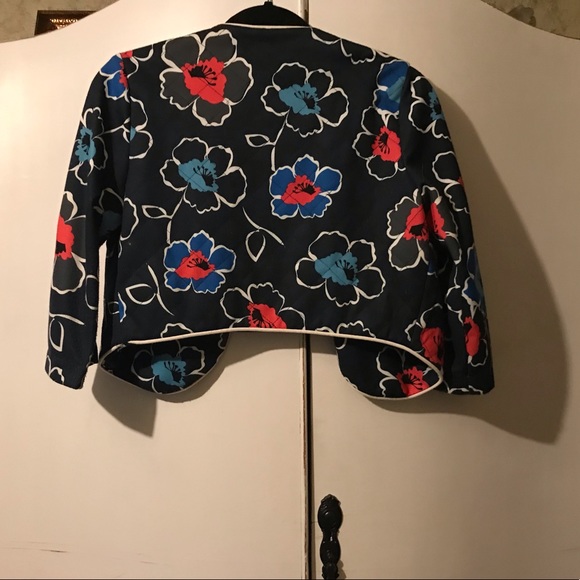 Jacket 🧥 - Picture 2 of 3